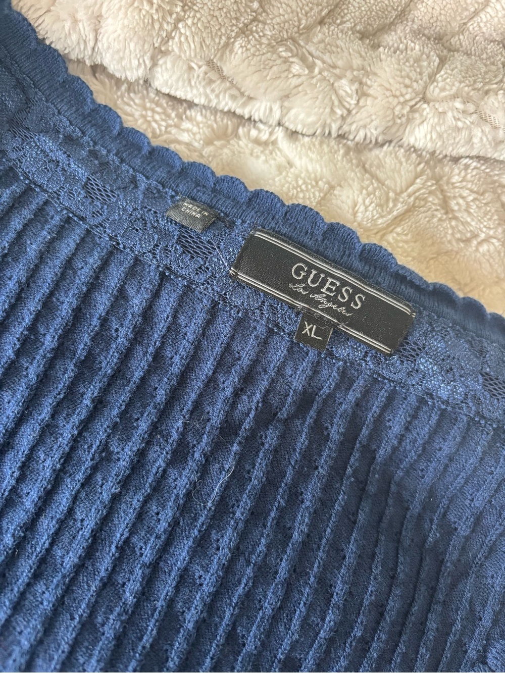 Guess Cropped Cardigan - Picture 3 of 3